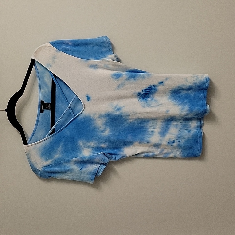 RUE21 Blue & White Tie Die Top